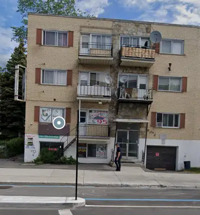3 1/2 apartment to rent - 2 minutes walk from metro Sauvé