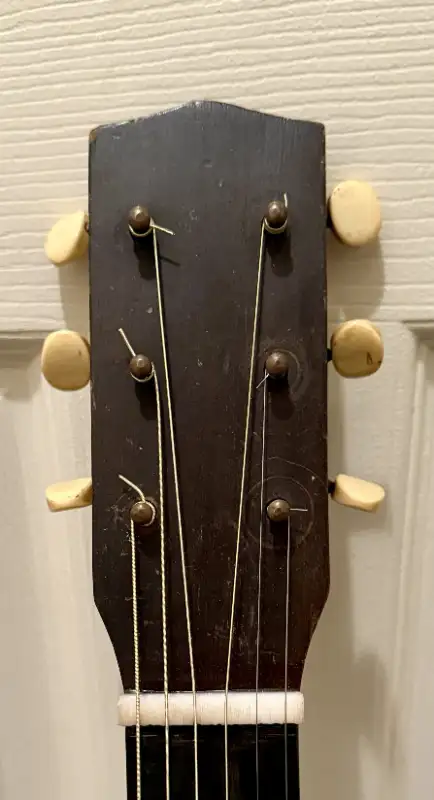 Guitare / Vintage / 1930s in Guitars in Laval / North Shore - Image 6