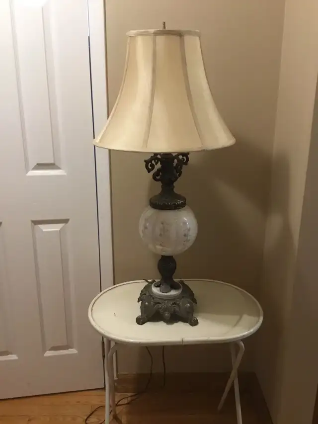 Vintage Table Lamp in Indoor Lighting & Fans in Mississauga / Peel Region - Image 2