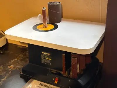 Mastercraft oscillating spindle sander in good working condition. For sanding curves, inside cuts, a...