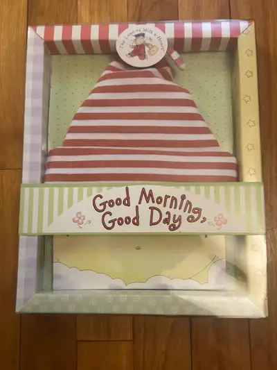 (NEW) NEW BORN LITTLE HAT AND STORY BOOK, View more