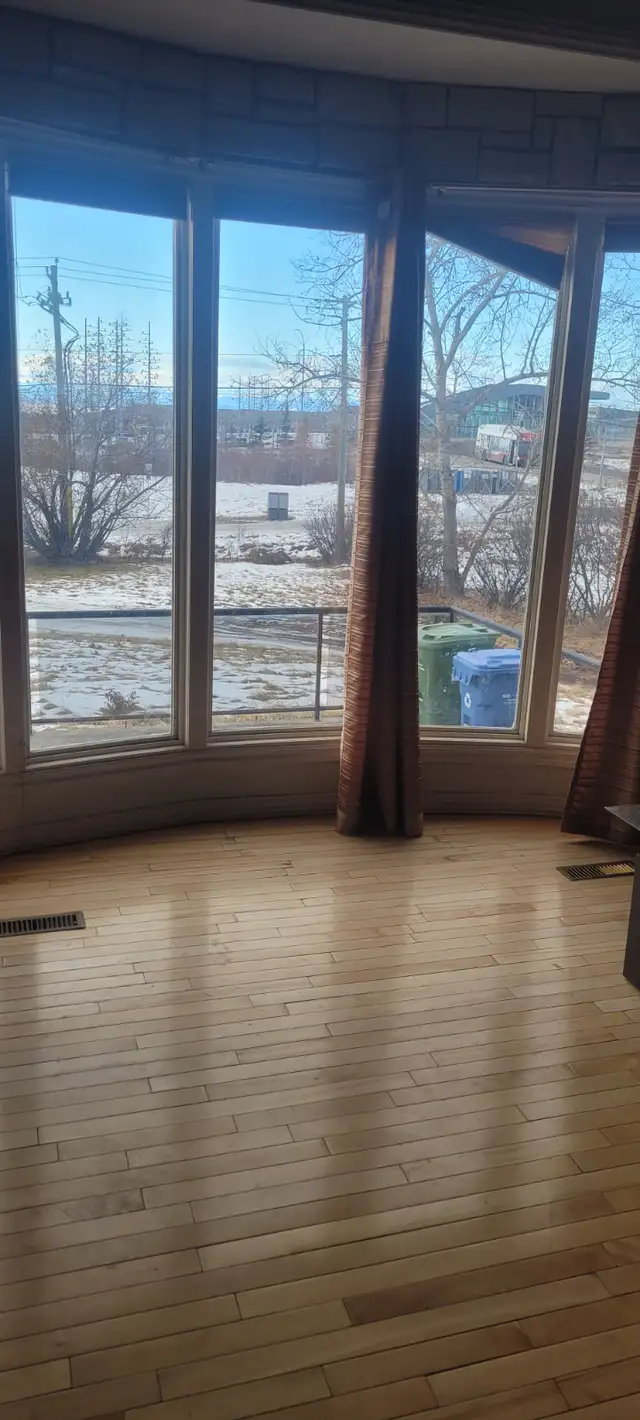 Close to Tuscany c-train station room for rent in calgary in Room Rentals & Roommates in Calgary - Image 5