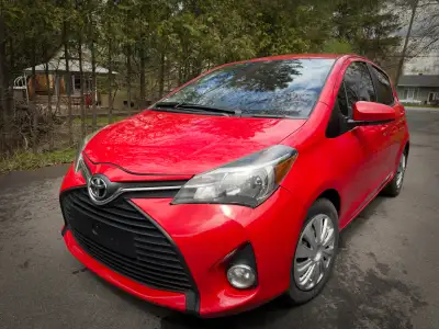 Toyota Yaris LE 2015 Absolument impeccable avec un entretien effectué de façon systématique et docum...
