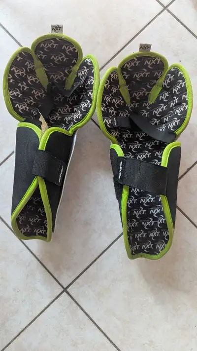 Youth hockey shin pads, 13", View more