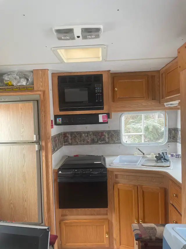 2002 25 foot fifth wheel in Travel Trailers & Campers in Regina - Image 4