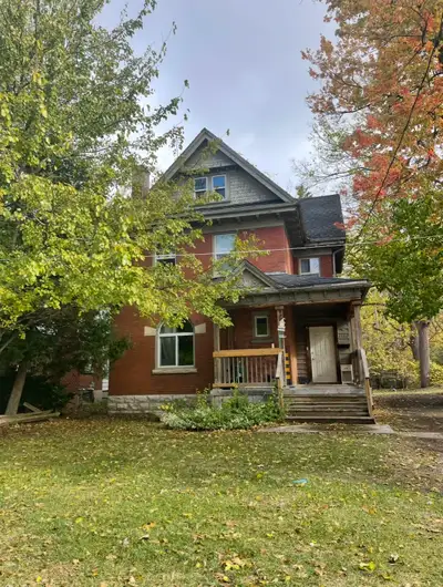 6 beds 2 baths UNFURNISHED Lots of living space Parking available, backyard Walking distance to camp...