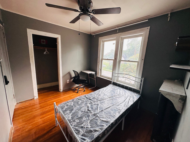 1 Furnished Room available for rent near University of Windsor. in Room Rentals & Roommates in Windsor Region