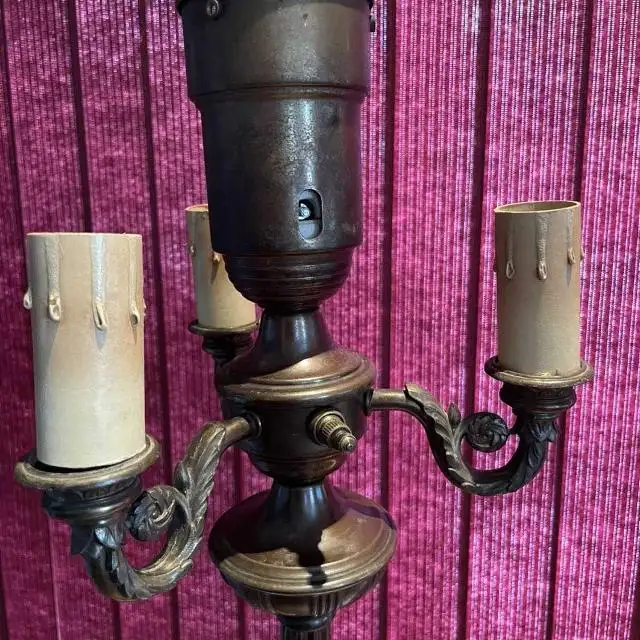 Vintage 5-Candelabra White Marble Base Floor Lamp in Indoor Lighting & Fans in City of Montréal - Image 3