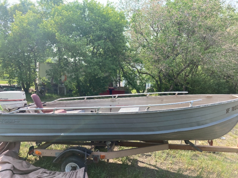 1970’s StarCraft 14’ aluminum boat with 20 hp Johnson, Wilcraft