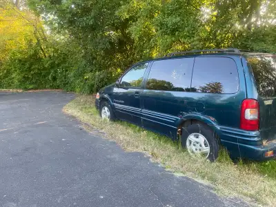 Selling a 1999 Pontiac Transport 3 door minivan for sale (as is). $800 or best offer. Engine is exce...