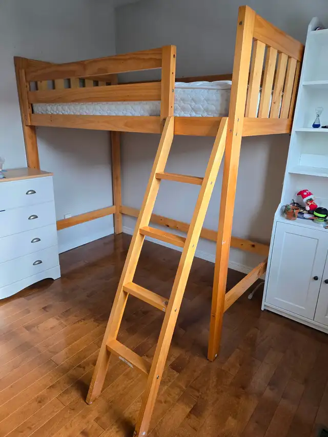 Lit mezzanine en bois in Beds & Mattresses in Laval / North Shore - Image 2