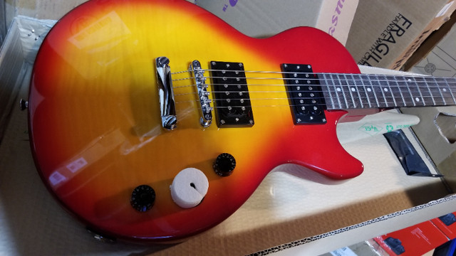 Epiphone LP Special II Plus Top Electric Guitar- NEW in box in Guitars in Abbotsford - Image 3