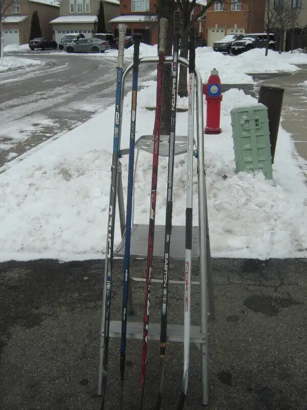 YES TODAY DEAL OF THE DAY ON 5 LEFT HAND PRO HOCKEY STICKS! in Hockey in Mississauga / Peel Region - Image 4