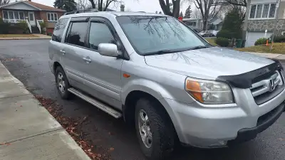 Honda pilot 2007 . I am the second owner and had the car since 2016 . Everything works as should be....