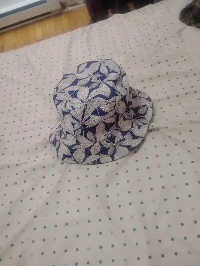 Chapeau comme neuf , View more