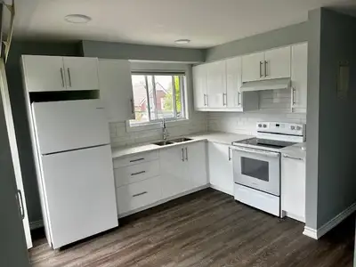 Beautiful and just newly renovated 2 BR + Den Apt in West Brant