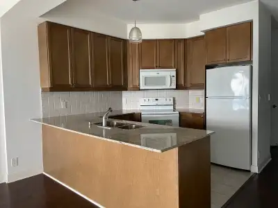Modern 1+1 Condo in Iconic Absolute Towers – High Floor, Parking