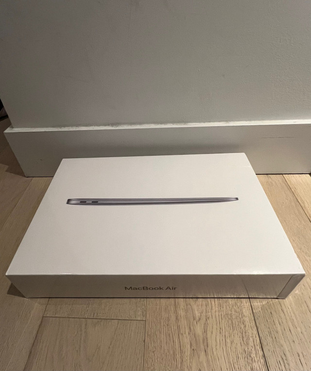 Apple MacBook Air 2020 13.3 in 256GB M1 chip 8 core CPU & 7 core in Laptops in Vancouver