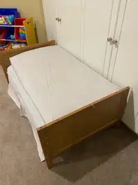 baby bed/ crib and mattress 