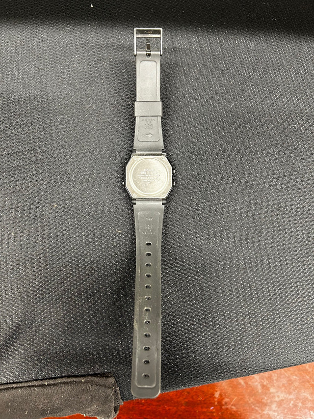 VINTAGE CASIO watch - unisex in Jewellery & Watches in Burnaby/New Westminster - Image 2