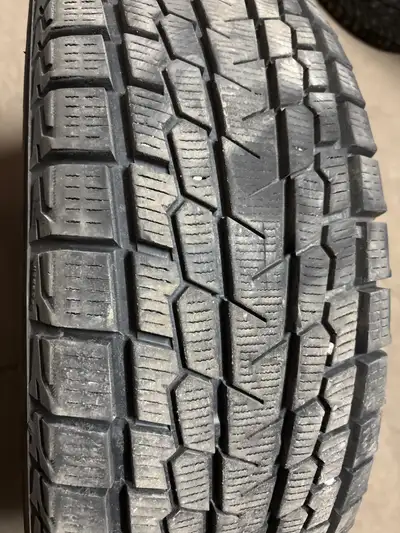 4 pneus d'hiver P215/70/16 100T Yokohama IceGuard G075 17.5% d'usure, mesure 10-10-10-10/32 215/70/1...
