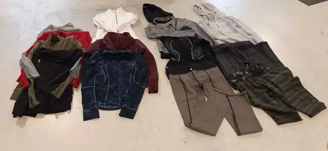 Lulu Lemon Clothing Size Small in Women's - Tops & Outerwear in Barrie - Image 2