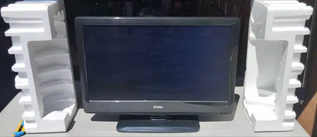 Haier 24" LCD HDTV in TVs in Markham / York Region - Image 3