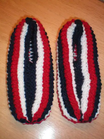 Pantoufle (chausson) aux couleurs du Canadien, View more