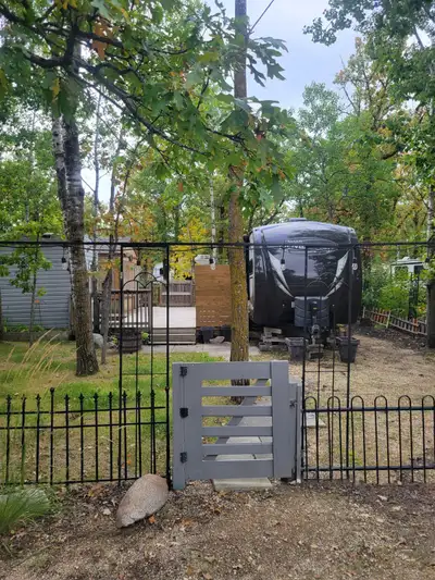 2015 Salem Hemisphere Lite 302FK – Turnkey Seasonal Site at Roseau River We’re selling our beloved 2...