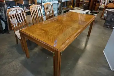 Vintage Wood Dining Table w/2 leaves and 6 Chairs Really pretty nice condition. Measurements are: 61...
