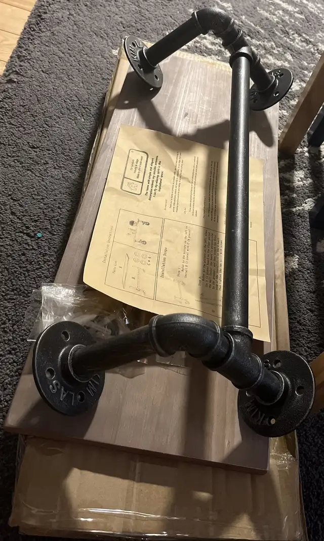 Industrial Pipe Shelf with hanger in Home Décor & Accents in Markham / York Region - Image 5