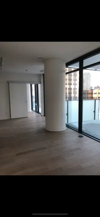 Stunning 2 bed 2 bath in prime location