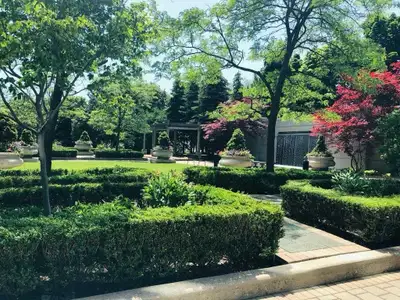 ✨ Bright Corner Suite in Prime North York Location | 2 Bed + 1 Bath | Parking Included | $2,325/Mont...