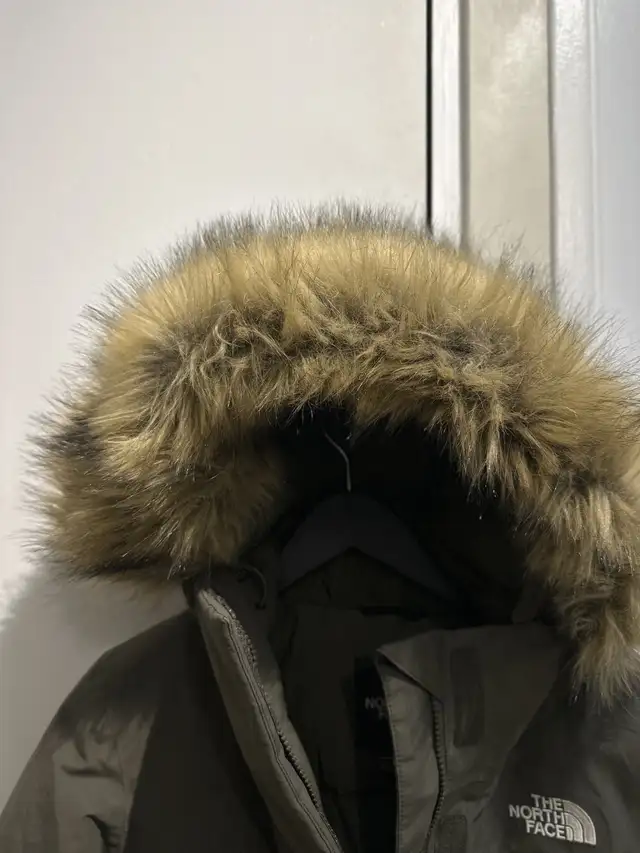 The North Face Women's Arctic Parka in Women's - Tops & Outerwear in City of Montréal - Image 9