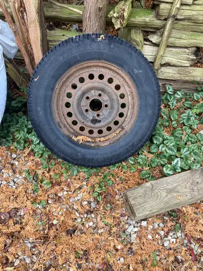 Gd condition 4 rims and tires all for one lot 200$ for complete set
