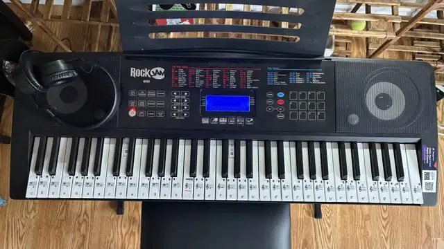 keyboard piano in Pianos & Keyboards in Cole Harbour - Image 2