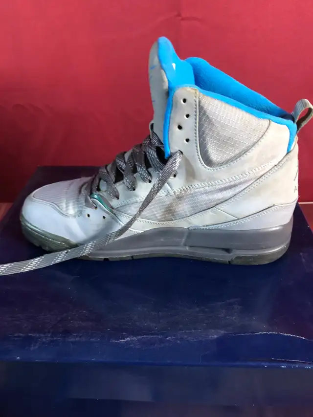 Air Jordan Flight 45 Trek Winterized - Wolf Grey/University Blue in Men's Shoes in Oakville / Halton Region - Image 6