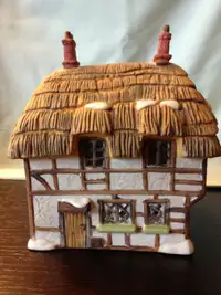 DEPT 56 - THATCHED COTTAGE - ATTENTION SERIOUS DICKENS COLLECTOR