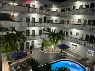 Condo 3 ½ à louer – Hollywood, Floride (7 min de la plage), View more