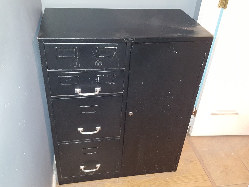 Armoire de rangement en métal / Storage Metal Bibliothèques et étagères Ville de