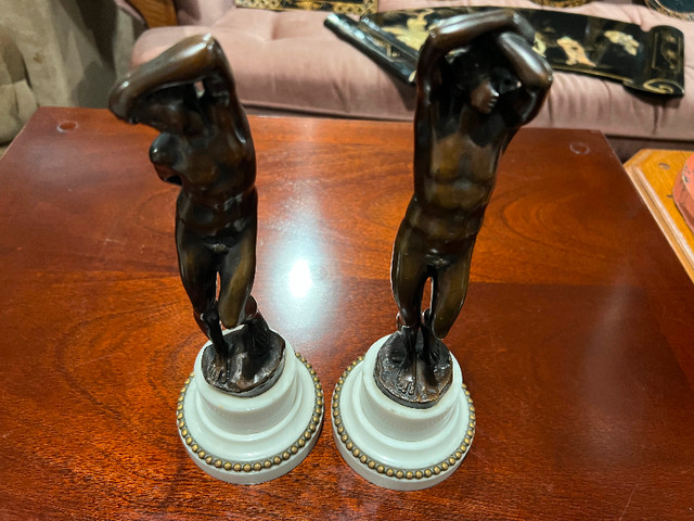 2 Handcrafted Bronze Marble Sculpture 27CM Figure Man & Woman dans Art et objets de collection  à Longueuil/Rive Sud - Image 3