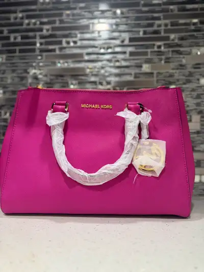 MICHAEL KORS SUTTON  RASBERRY MD SATCHEL LEATHER, View more