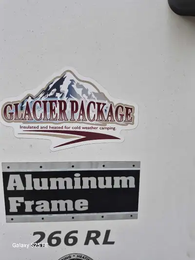 Trailer for rent daily 150,weely$800,Larredo, fifth Wheel trailer, It features a spacious interior,...