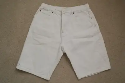 WHITE VINTAGE WOMANS JEAN SHORTS SIZE 34, View more