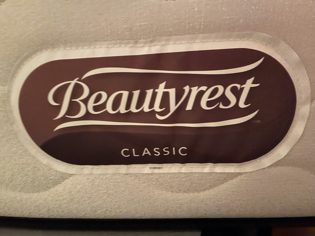 Double bed  Beautyrest pillow top $250 in Beds & Mattresses in Moncton