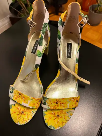 PRUCE2 YELLOW ROSE/ON POLYCREPE, View more