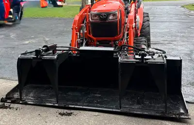 Grapple bucket have used 3 times, works great on my Kabota B2601 . I got it for cleaning up my side...