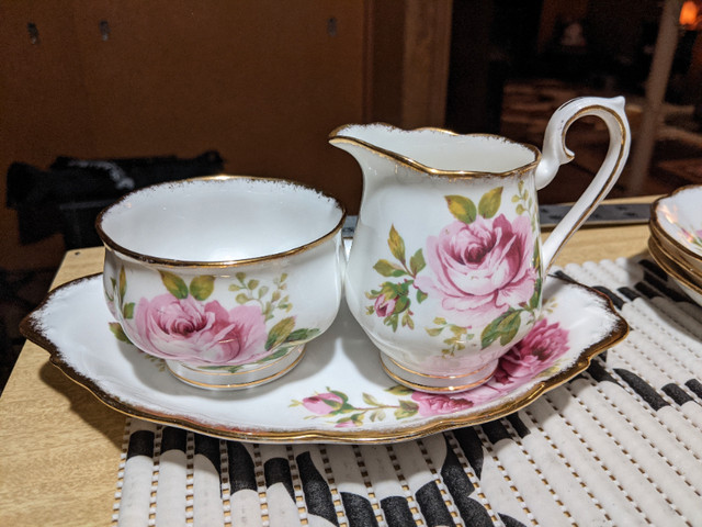 Tea mugs Royal Albert - American Beauty in Kitchen & Dining Wares in Winnipeg - Image 2