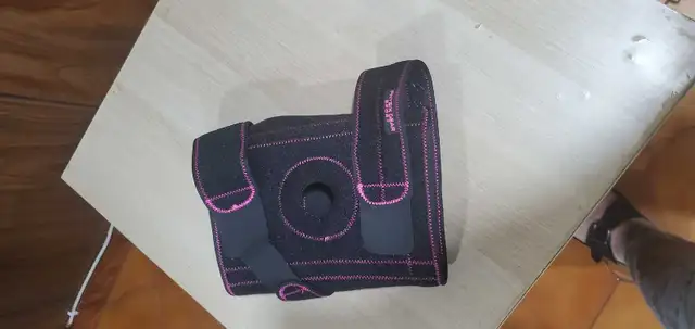 Physix Gear sport knee Brace in Health & Special Needs in Oshawa / Durham Region - Image 3