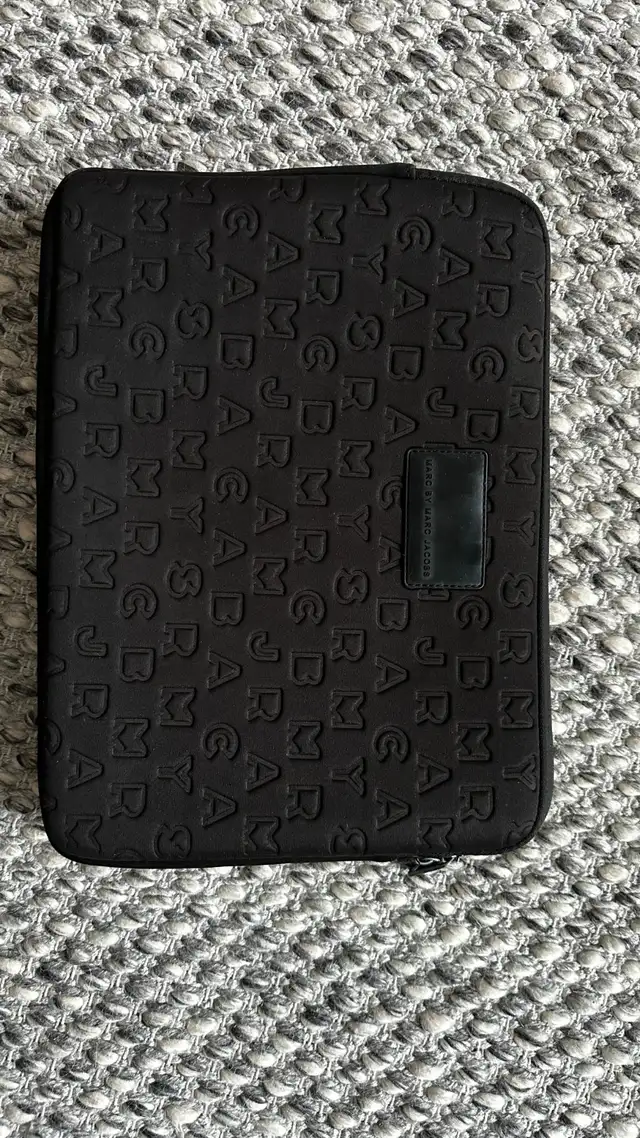 Marc Jacobs Laptop Case 13" in Laptop Accessories in Markham / York Region - Image 2